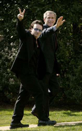 Men who wear stack heels: Bono