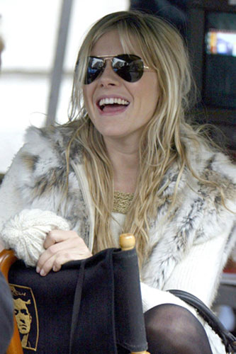 Sunglasses: Sienna Miller in classic aviator sunglasses