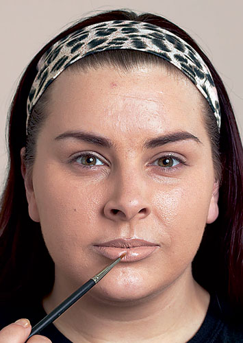 This is a no-make-up make-up look that looks great with a bit of liquid 