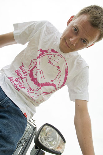 Komodo : Just Jack wears Komodo's John Peel T-shirt