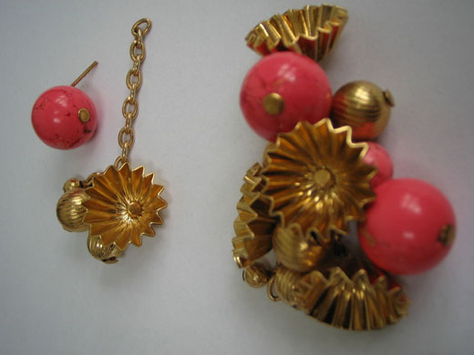 Homemade jewellery: Attach beads