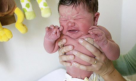 reflexes in babies. a newborn baby#39;s reflexes
