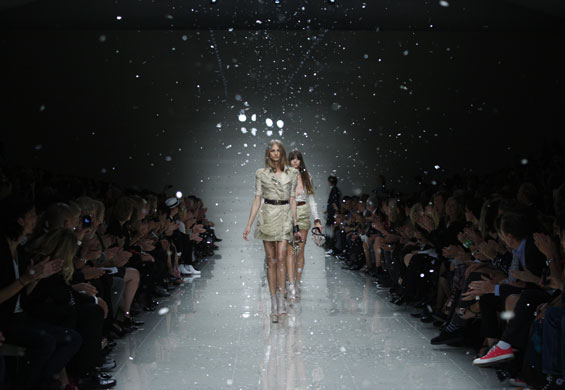 Burberry: Models at the Burberry show