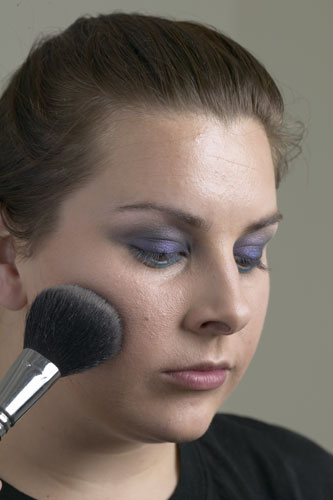 Lauren Luke: Lauren Luke applies blusher