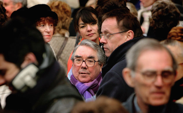 Short men: Ronnie Corbett at memorial service for comedian Ronnie Barker