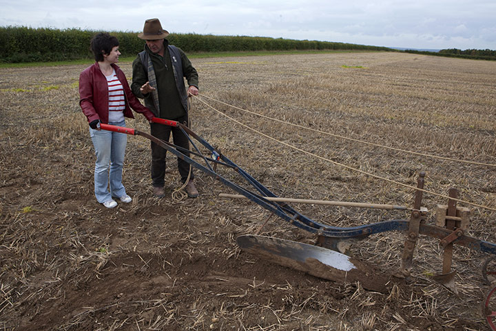 Ploughing lesson: How to hold the plough
