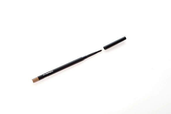 Eyebrow makeup: MAC eye brow crayon