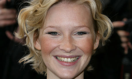 Joanna Page'I put on mascara concealer under the eyes a bit of peach 