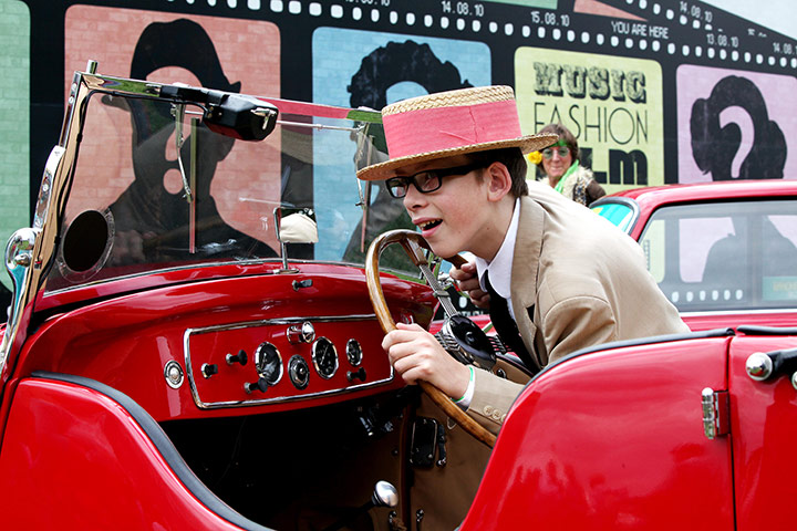 Vintage at Goodwood: Boy in car