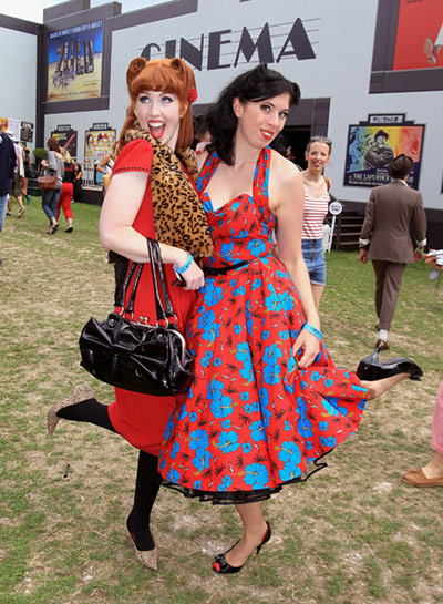 Vintage at Goodwood: Two women