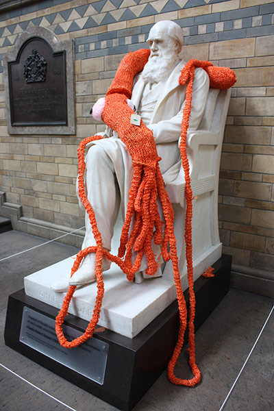 Knit the City: Plarchie (Squidius Knittius Giganticus Plasticus) 