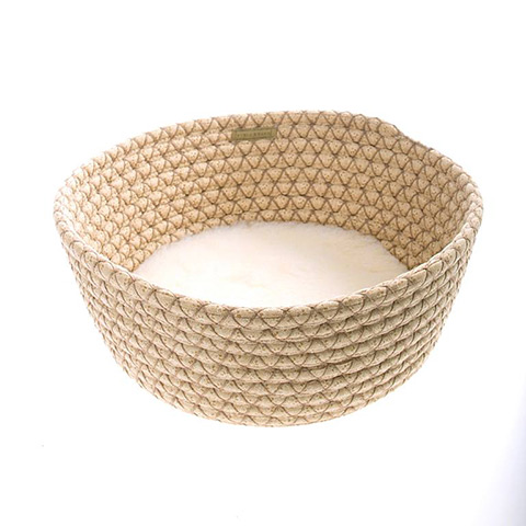 Xmas pets above 20: Cat basket weave