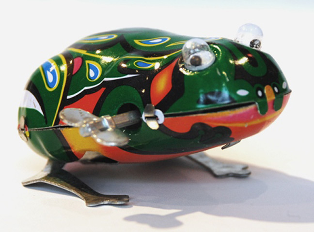 xmas stocking fillers: Tin hopping frog