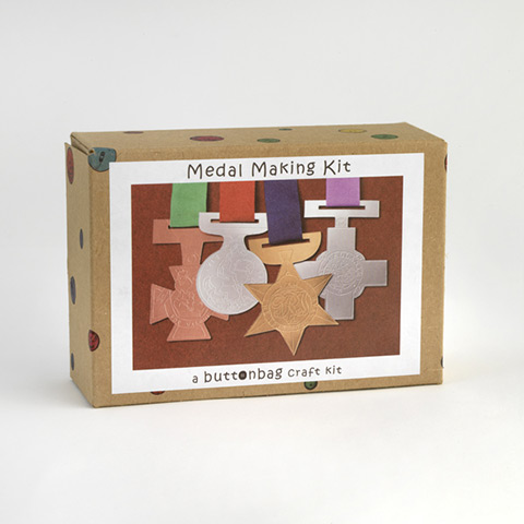 Xmas gifts: kids -20: Medal making kit