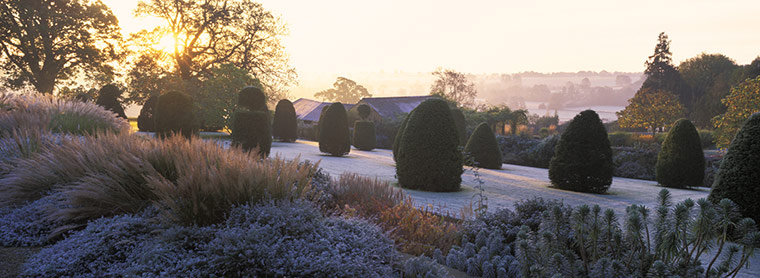 Tom Stuart-Smith: Broughton Grange garden, Oxfordshire