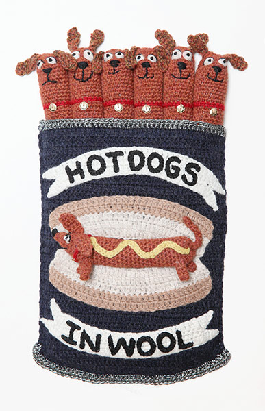 Crocheted delicacies: Hot dogs in wool
