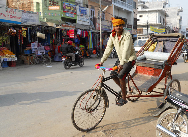 Urban Knits: Rickshaw yarn bombing