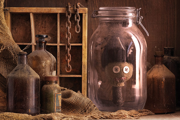 Evil knits: Shrunken head in a jar