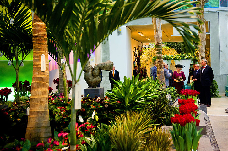 Floriade: The Dutch queen looks around the show