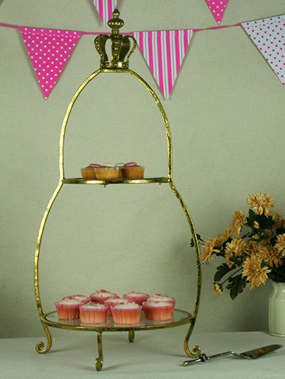 cake stands: Crowning glory cake stand