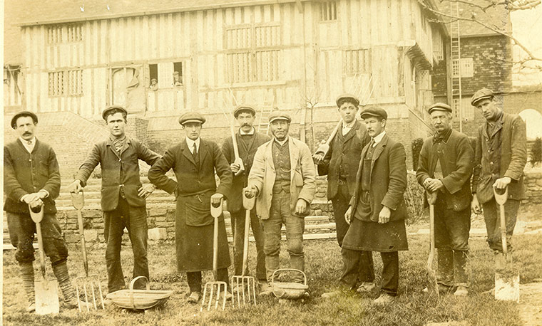 Great Dixter: The team of gardeners at Great Dixter, 1911