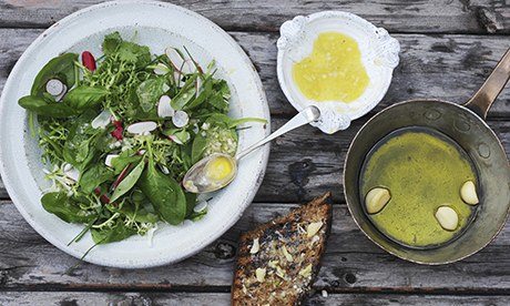 Kitchen tips: Frisee and herbe salade au chapon