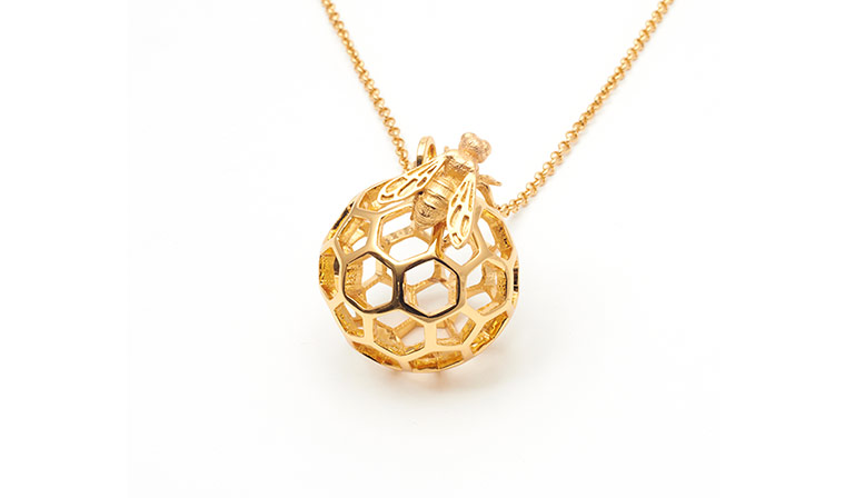 Valentine's day gifts: V&A necklace