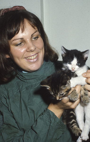 Vintage Blue Cross photos: Veterinary nurse holding kittens at Victoria hospital in 1967