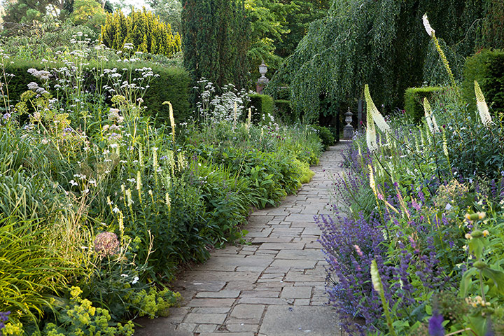 The New English Garden: Cottesbrooke Hall