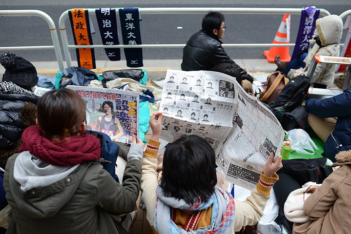 Hakone ekiden: Fans wait in the cold at the finish hours before the runners arrive