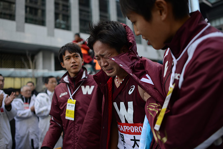 Hakone ekiden: Waseda's last runner breaks down after the team finish fourth