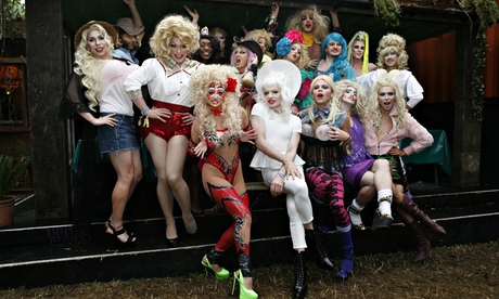 Dolly Parton drag tribute act
