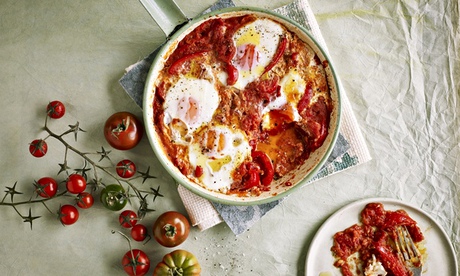 One pan of tomato sauce, four hearty meals