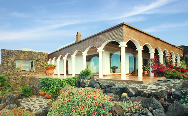 Snooping around Lanzarote