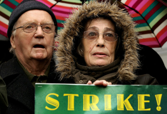 BBC strike: NUJ suppporters on the picket line