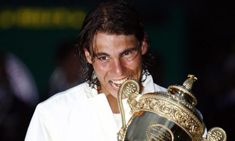 Rafael Nadal with the Wimbledon 2008 trophy