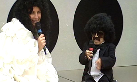 Celebrity Big Brother 2009: Ulrika Jonsson and Verne Troyer singing Endless Love