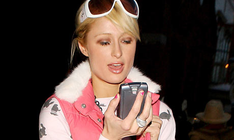 Paris Hilton with Sidekick phone A Sidekick phone in the hands of Paris 
