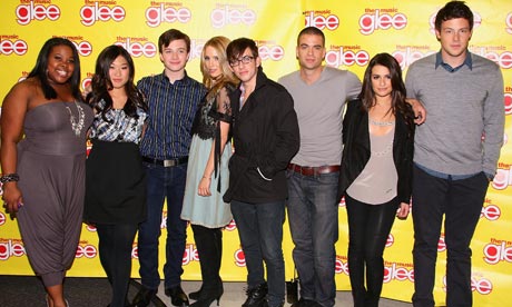 Lea+michele+and+cory+monteith+holding+hands