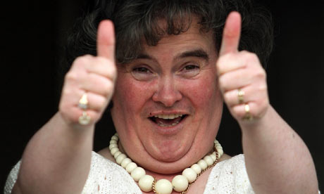 Susan-Boyle-gives-thumbs--001.jpg