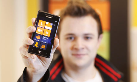 Windows Phone 7: Andrew Willett from London buys a Samsung Omnia 7