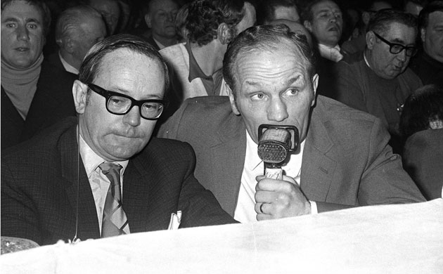 Harry Carpenter: Carpenter ringside with Henry Cooper