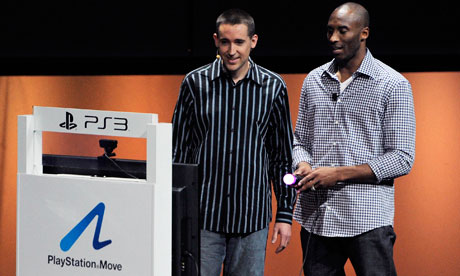 E3 2011: Kobe Bryant plays the NBA 2K11 game with a Sony PlayStation Move