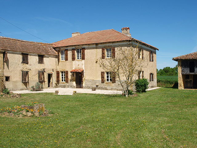 Snooping Around: snooping around abroad