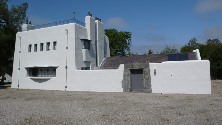 snoopingaround13: surreal estate strathnairn