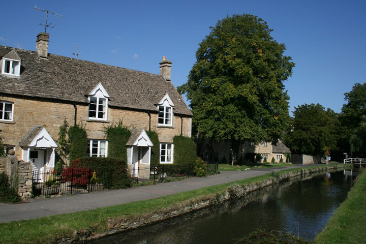 Snooping around 061110: Dream home in Lower Slaughter, Gloucestershire