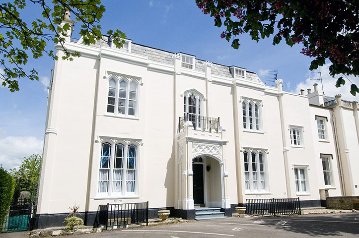 Snooping around 181210: Snooping around in Cheltenham