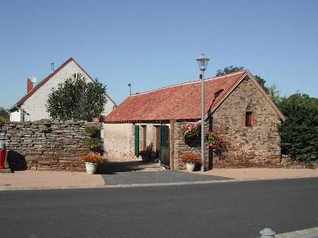 Snooping around 080111: Overseas home in La Chatre, France