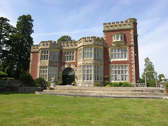 Snooping 151011: Snooping around in Ossemsley, Hampshire