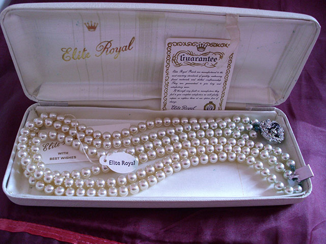 Antiques 241111: Imitation pearl necklace